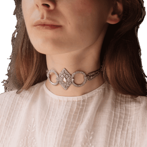 Collier Glamour des Années folles : Collier et coiffe vintage Art déco en diamants pour chien 58 Facettes 23023-0064