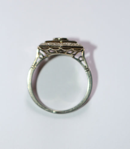 Bague 56 Bague Hexagonale Art Déco en or blanc, diamants et saphirs 58 Facettes 156