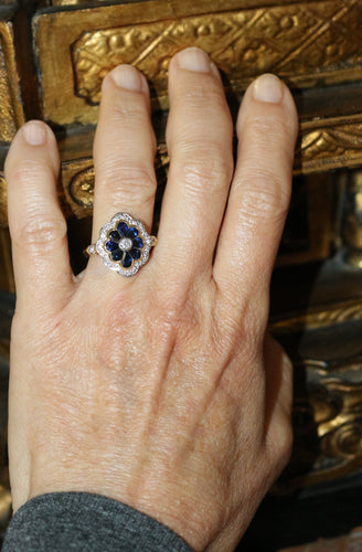 Bague 54 Bague Fleur or jaune, diamants, saphirs 58 Facettes 595