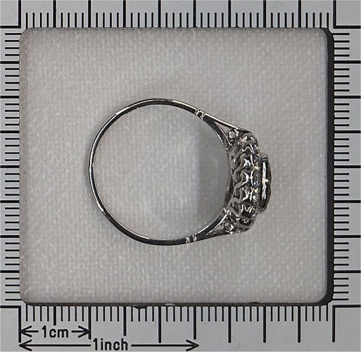 Bague en platine de style Art déco des années 1950, symbole classique d'amour et de continuité