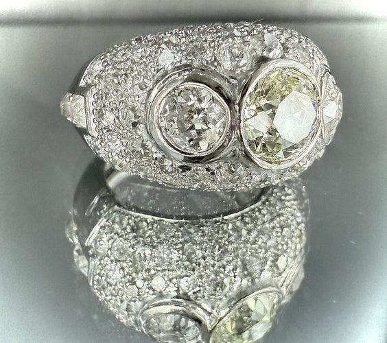 Bague ornée de 8,10 carats de diamants (centre 2,50 carats)