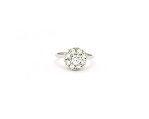 Bague Bague en or blanc avec un diamant central de 0,30 ct et des diamants d'accompagnement 58 Facettes 14492