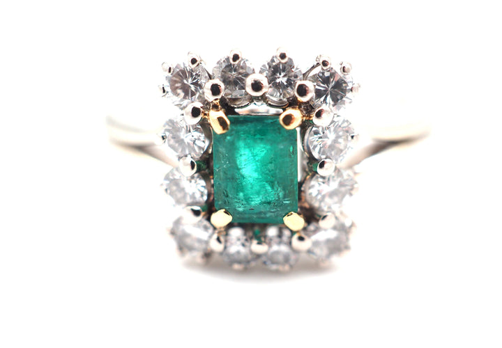 Bague 52 Bague or blanc, émeraude et diamants 58 Facettes