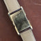 Montre Montre Jaeger-LeCoultre Rectangulaire – Or Jaune 18k – Calibre 437/1 – 1945 – Boîte Française 58 Facettes FB10700
