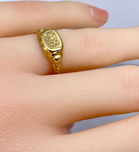 Chevalière en or jaune 18 carats vers 1900