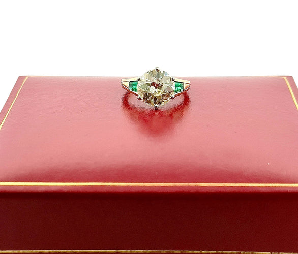 Bague 52 Solitaire ancien or jaune et platine, diamant et émeraudes 58 Facettes