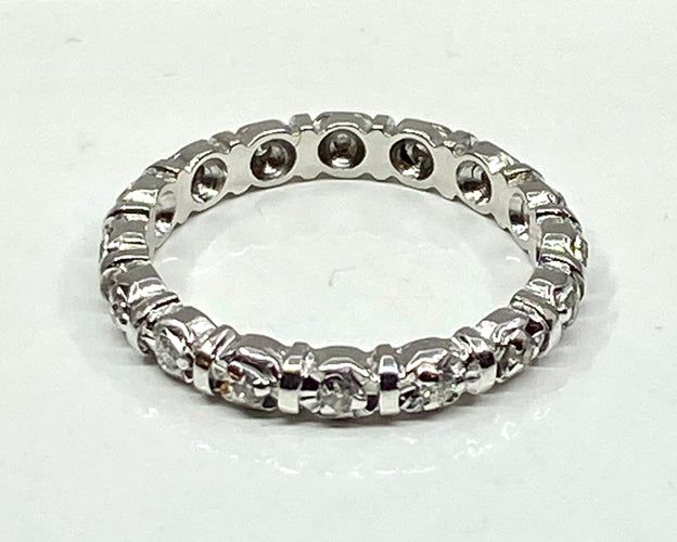 Bague 50 Alliance en or blanc sertie de 16 diamants 58 Facettes AB583