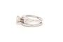 Bague contemporaine en or blanc 18 carats sertie d'un diamant