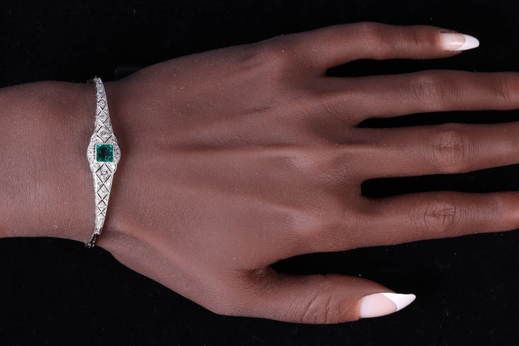 Bracelet Bracelet Art déco raffiné des années 1920, émeraude et diamants – Sophistication intemporelle 58 Facettes 25014-0038