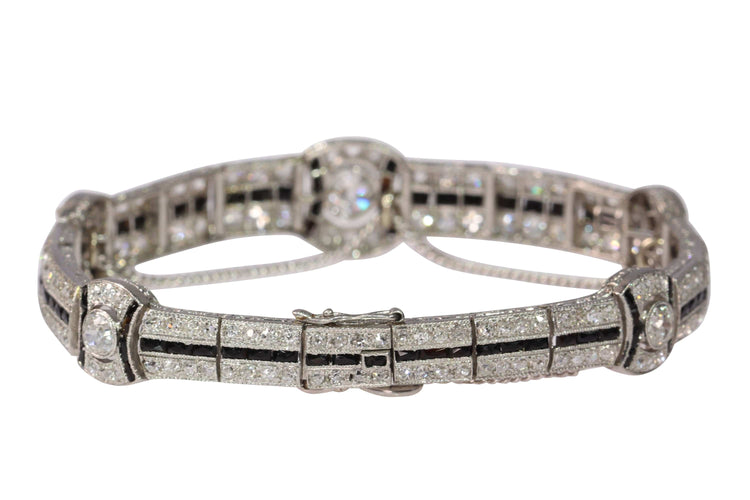 Une déclaration éblouissante d'Art Déco : Bracelet en platine avec diamants et onyx