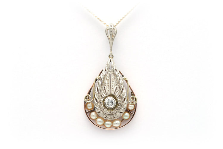 Pendentif Pendentif Art Déco en or rose et blanc serti de perles et d'un diamant 58 Facettes B644