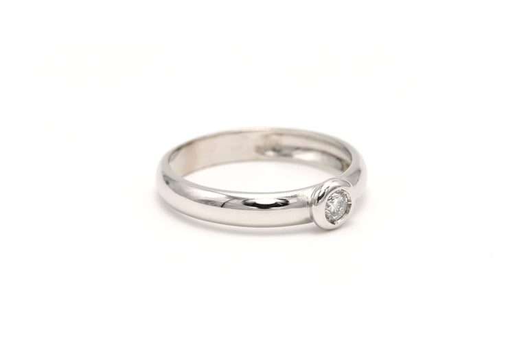 Bague 53 Solitaire contemporain en or blanc serti d'un diamant 58 Facettes 19664