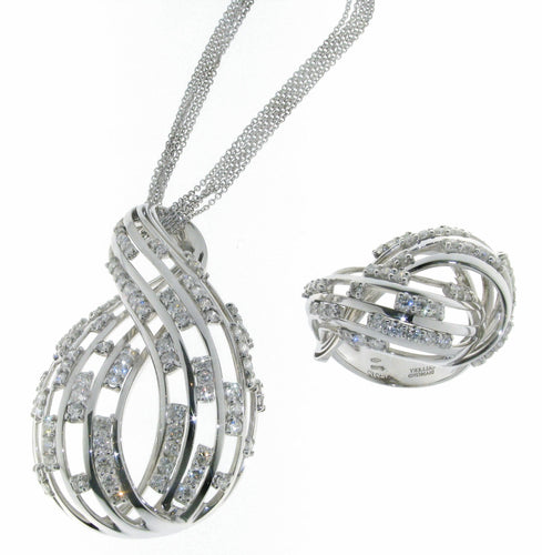 Collier avec pendentif en or blanc, diamants naturels