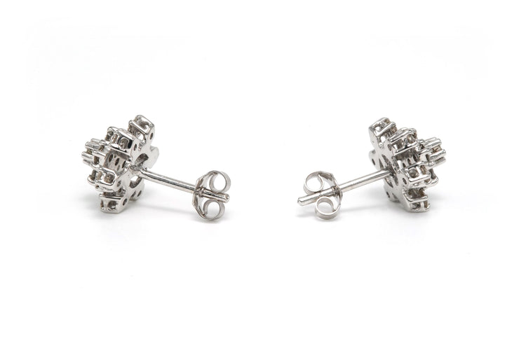 Boucles d'oreilles contemporaines en or blanc 18 carats serties de diamants "taille" brillant (+- 0,52ct)