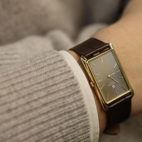 Montre Montre Universal Geneve Rectangulaire pour Homme - Or jaune 18k - Vers 1975 - Calibre 1/42 - Ref. 142200 58 Facettes FB09455