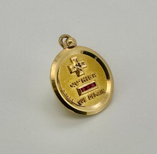 Pendentif AUGIS - Médaille or jaune, diamant, rubis 58 Facettes