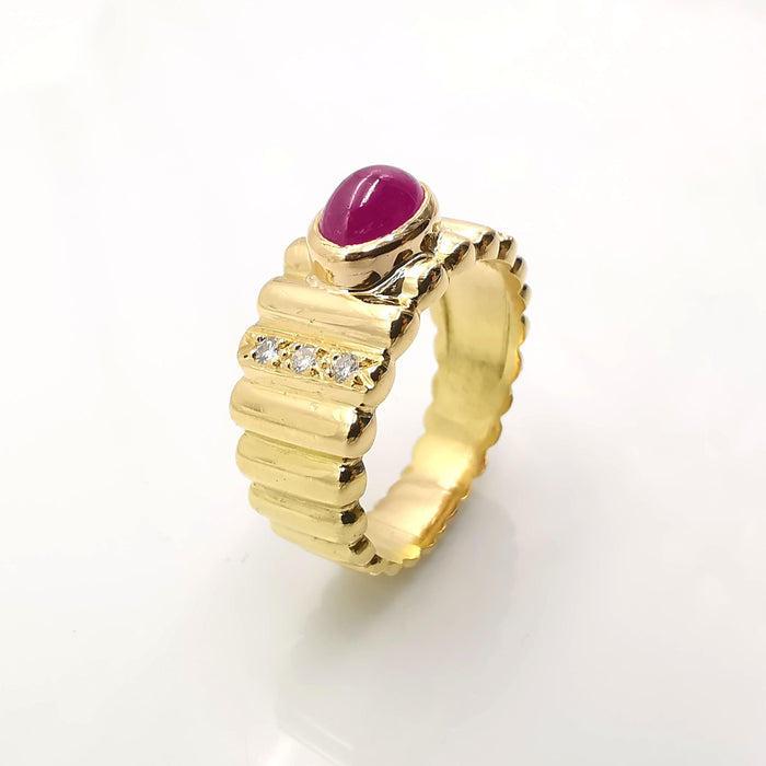 Bague 54 Bague or jaune rubis et diamants 58 Facettes