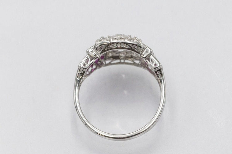 Bague Art Déco géométrique en or blanc 14k avec diamants et rubis