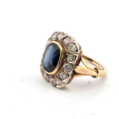 Bague en or jaune 18 carats 2028 C avec saphir central et diamants environnants