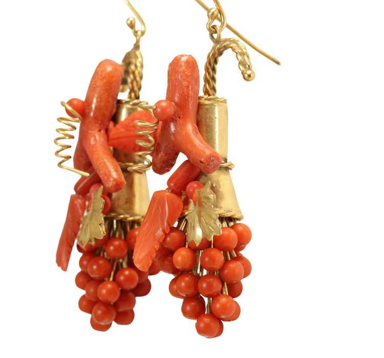 Boucles d'oreilles antiques en or et corail