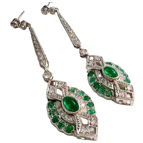 Boucles d'oreilles Boucles d'oreilles de style Art déco avec diamants et émeraudes 58 Facettes Q727A