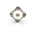 Bague 52 Bague en or blanc avec perle et diamants 58 Facettes