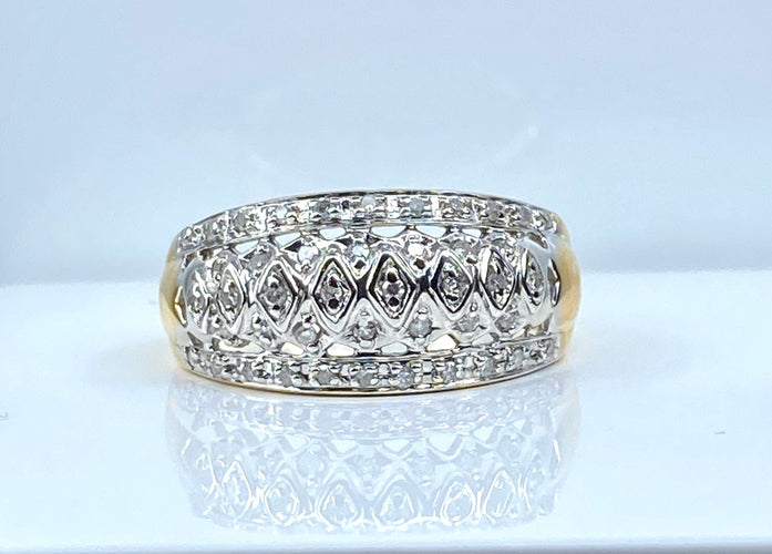 Bague jonc en or jaune et diamants