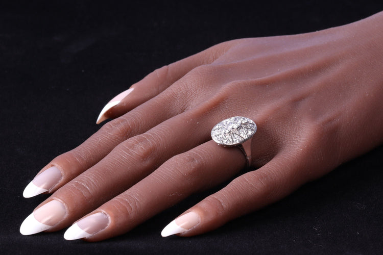 Romance éternelle : une bague en diamant Art déco des années 1950