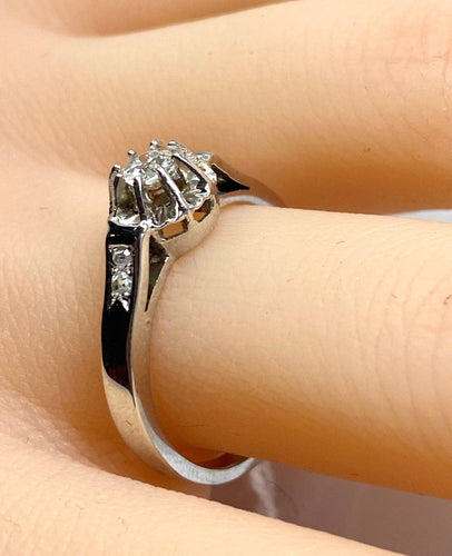 Bague 54 Bague solitaire en or blanc et diamant 58 Facettes AB591bis