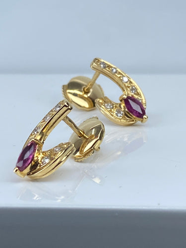 Paire de boucles d’oreilles or jaune et diamants