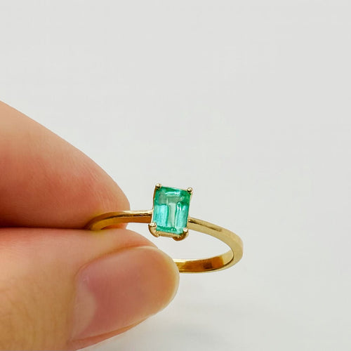 Bague 54 Bague solitaire en or jaune avec émeraude taille émeraude 58 Facettes 50304