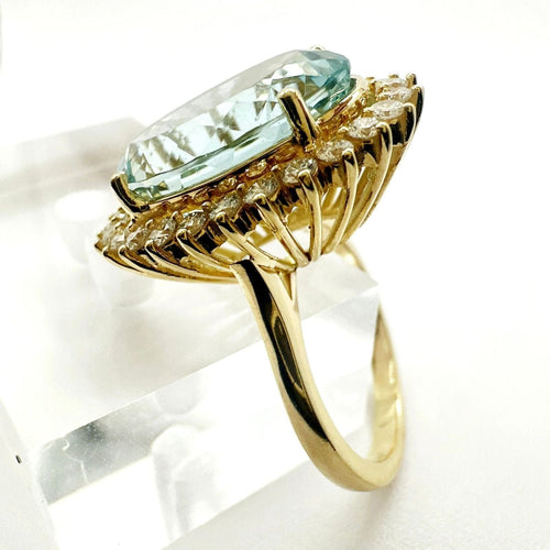 Bague 55 Bague en or jaune de haute joaillerie ornée d'une aigue-marine et d'un halo de diamants 58 Facettes 50357