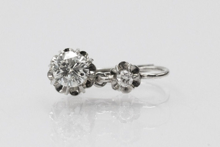 Boucles d'oreilles Boucles d'oreilles anciennes françaises en or blanc avec diamants de 0,89 ct. 58 Facettes 11264