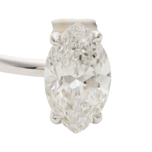 Bague 56 Solitaire diamant taille marquise en or gris 58 Facettes