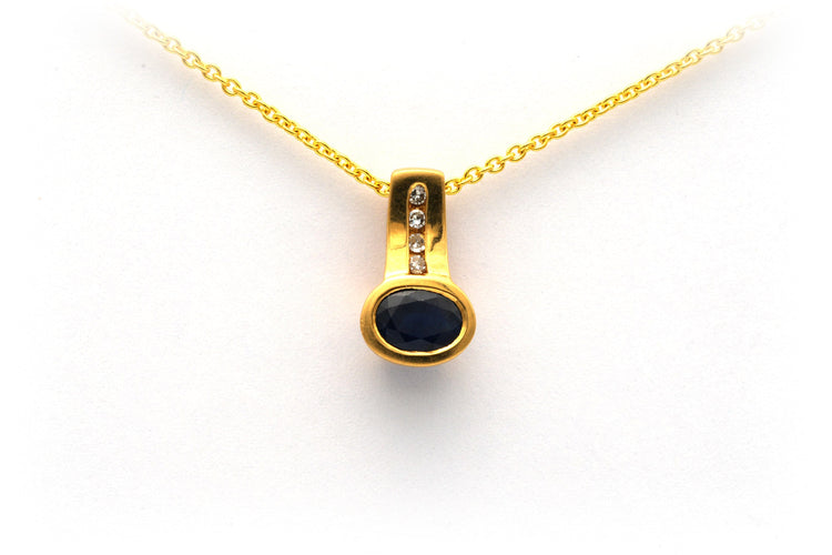 Pendentif Pendentif contemporain en or jaune, serti de diamants et d'un saphir 58 Facettes 10078