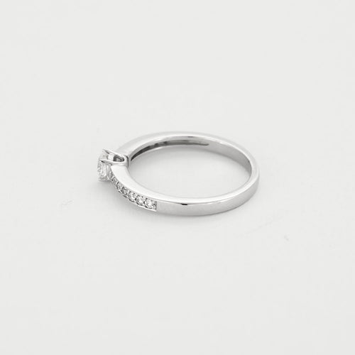 Bague 52,5 Bague solitaire en or blanc et diamants 58 Facettes GU295