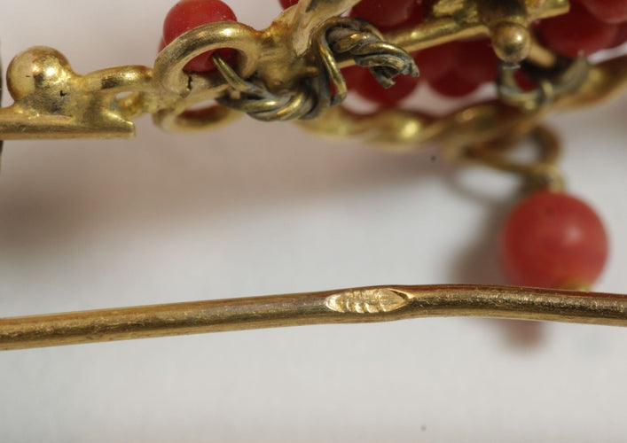 Boucles d'oreilles Boucles d'oreilles antiques en or corail 58 Facettes 7668