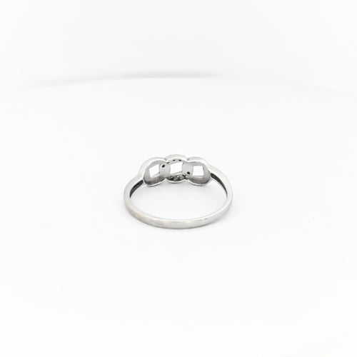 Bague 48 Bague en or blanc et diamants 58 Facettes 30085