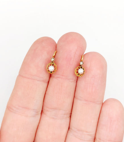 Boucles d'oreilles Boucles d’oreilles dormeuses antiques en or 18k et perles 58 Facettes A06496