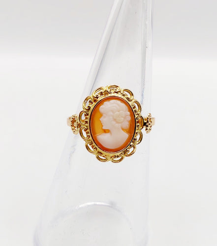 Bague 52.5 Bague vintage or jaune, camée sur coquille 58 Facettes A06091