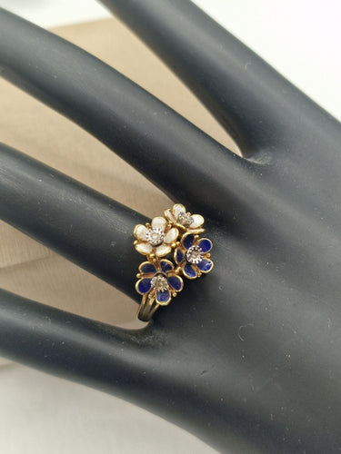 Bague 54 Bague vintage en or jaune et émail, motif bouquet de fleurs 58 Facettes