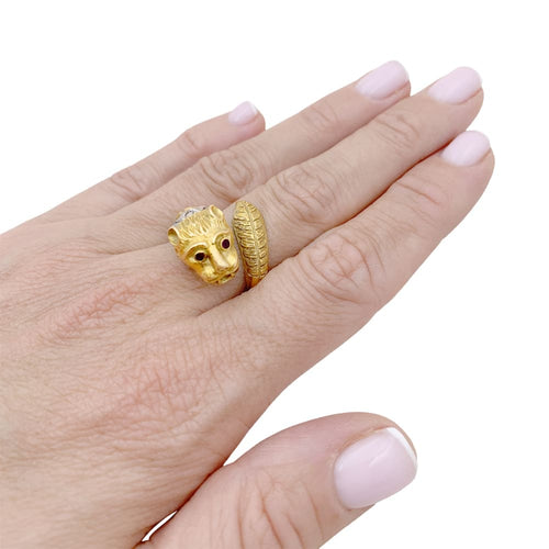 Bague 55 Bague Zolotas, « Tête de Lion » deux ors, diamants et rubis. 58 Facettes 34910