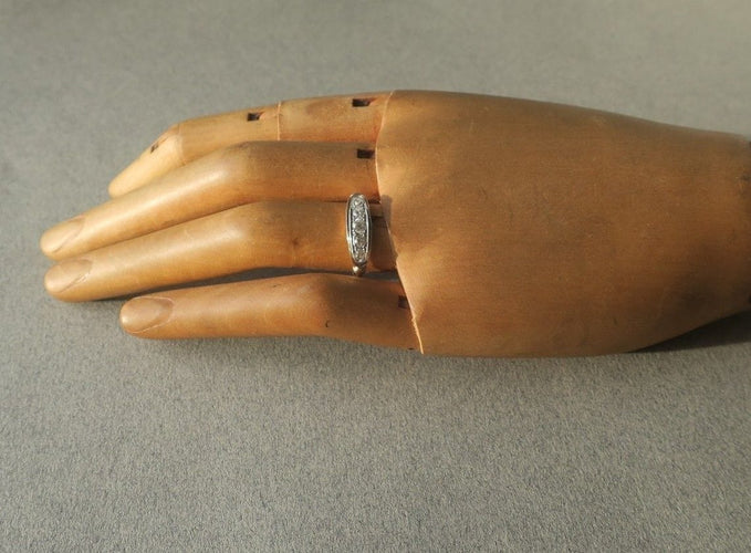 Bague 51 Bague jarretière Art nouveau en or jaune et or blanc 18 carats et diamants 58 Facettes