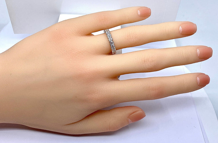 Bague 49 Alliance en platine sertie de 19 diamants 58 Facettes AB589