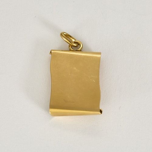 AUGIS - Médaille d'amour en forme de parchemin en or jaune et rubis de synthèses