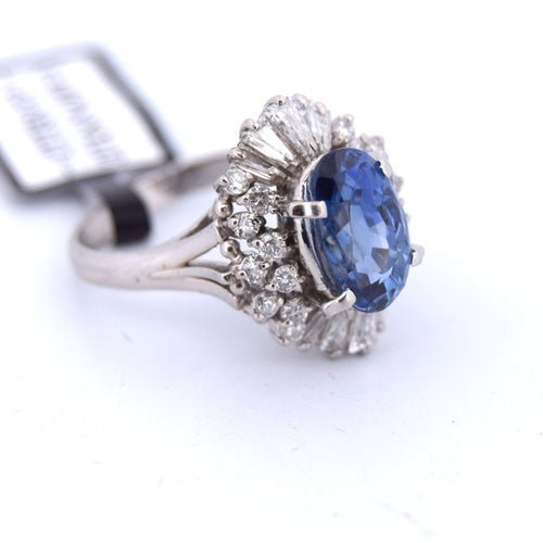 Anello in platino con zaffiro e diamanti