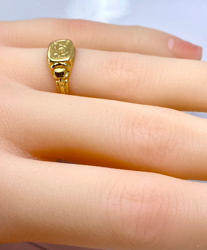 Chevalière en or jaune 18 carats vers 1900