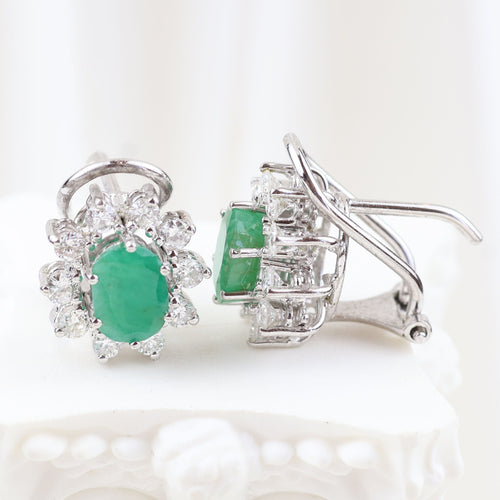 Boucles d'oreilles Boucles d'oreilles halo en or blanc 18k, émeraudes ovales et diamants 58 Facettes 125977F