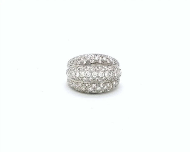 Bague 52 Bague en or blanc sertie de diamants pavés (2,30 ct). 58 Facettes 6365