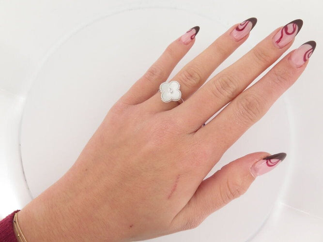 Bague 52 bague VAN CLEEF & ARPELS vintage alhambra 52 en or 18k diamant 58 Facettes 264866